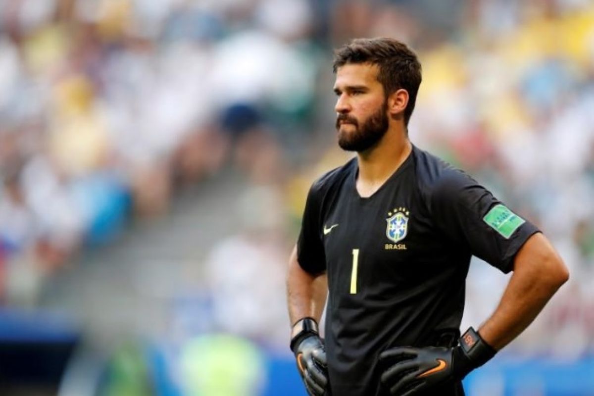 Liverpool rekrut kiper Alisson dengan bayaran rekor dunia