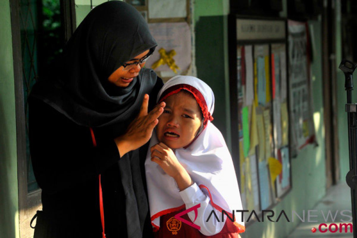 Orang tua berpengetahuan, kunci agar anak tidak kerdil