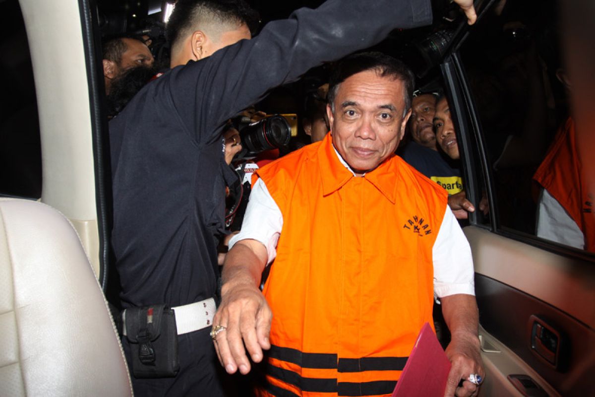 KPK arrests Aceh governor on charge of corruption