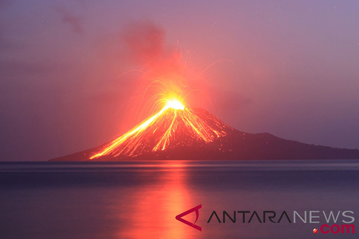 Mount Anak Krakatau seismically erupts 407 times
