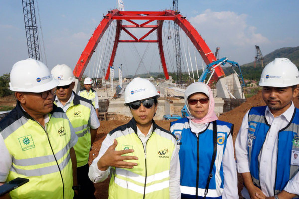 Menteri BUMN tinjau jembatan Kali Kuto