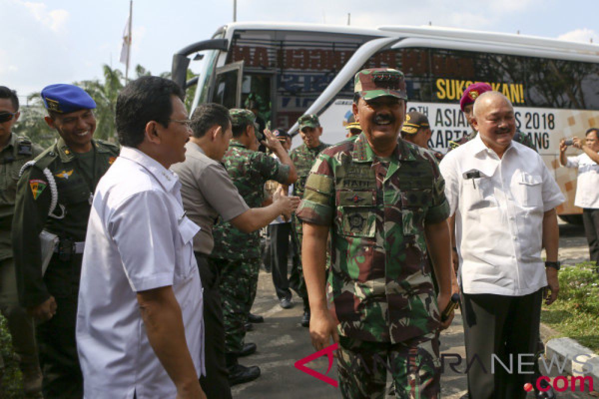 Panglima TNI cek kesiapan perlengkapan operasi karhutla