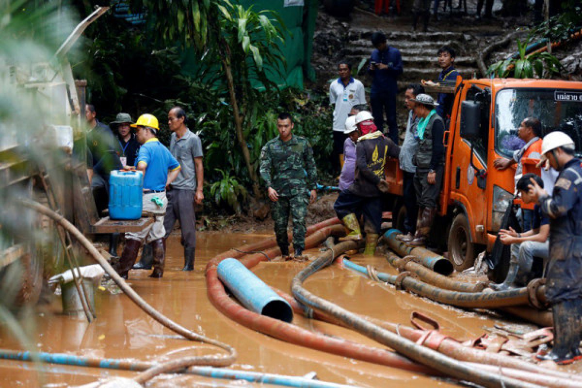 Tim sepak bola di gua Thailand dapat segera diselamatkan