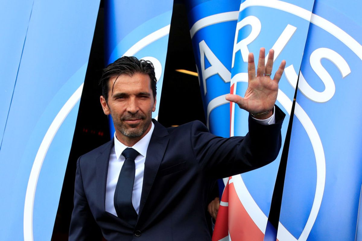 Masih banyak yang ingin dikisahkan, saat Buffon mengukir prestasi