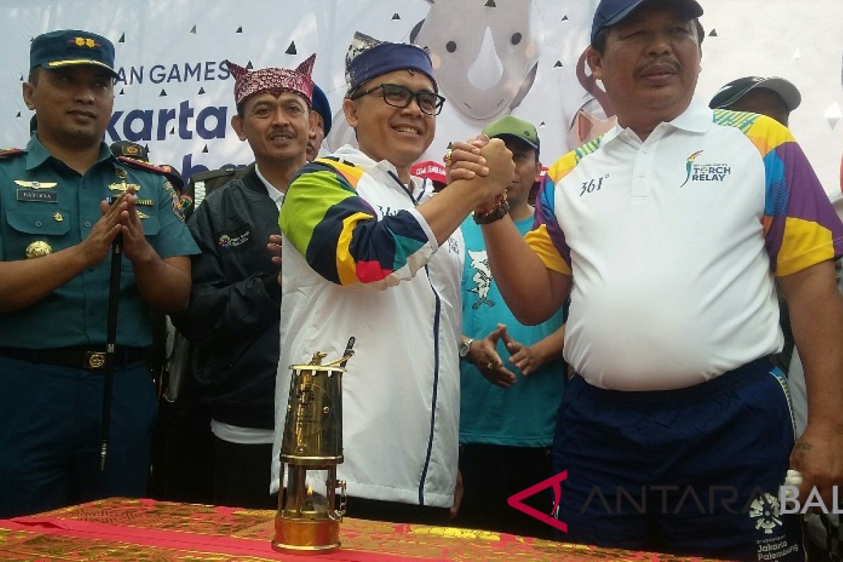 Masuk Bali, obor Asian Games disambut ratusan pelajar