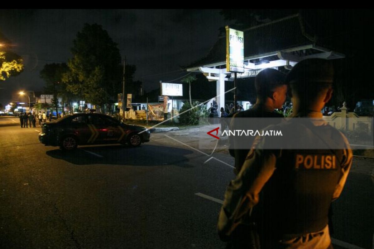 Aparat Pasang Garis Polisi di Lokasi Baku Tembak