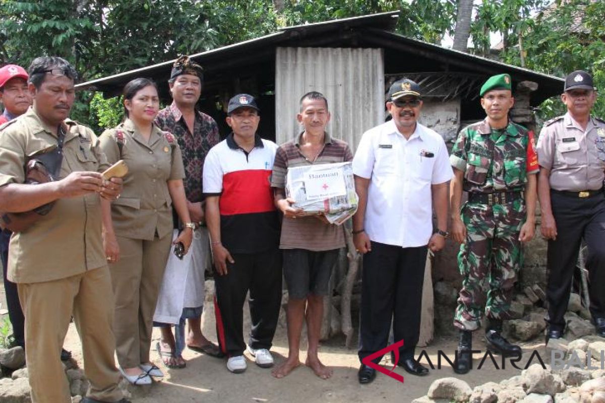 PMI Klungkung Bantu Warga Miskin