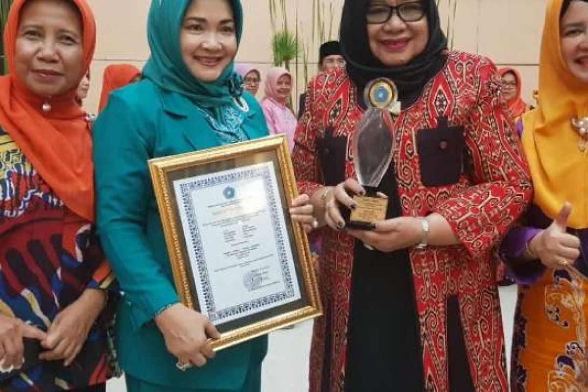 Bina Keluarga Balita Ceria Giri Sako Kuansing Juara II Tingkat Nasional HKN