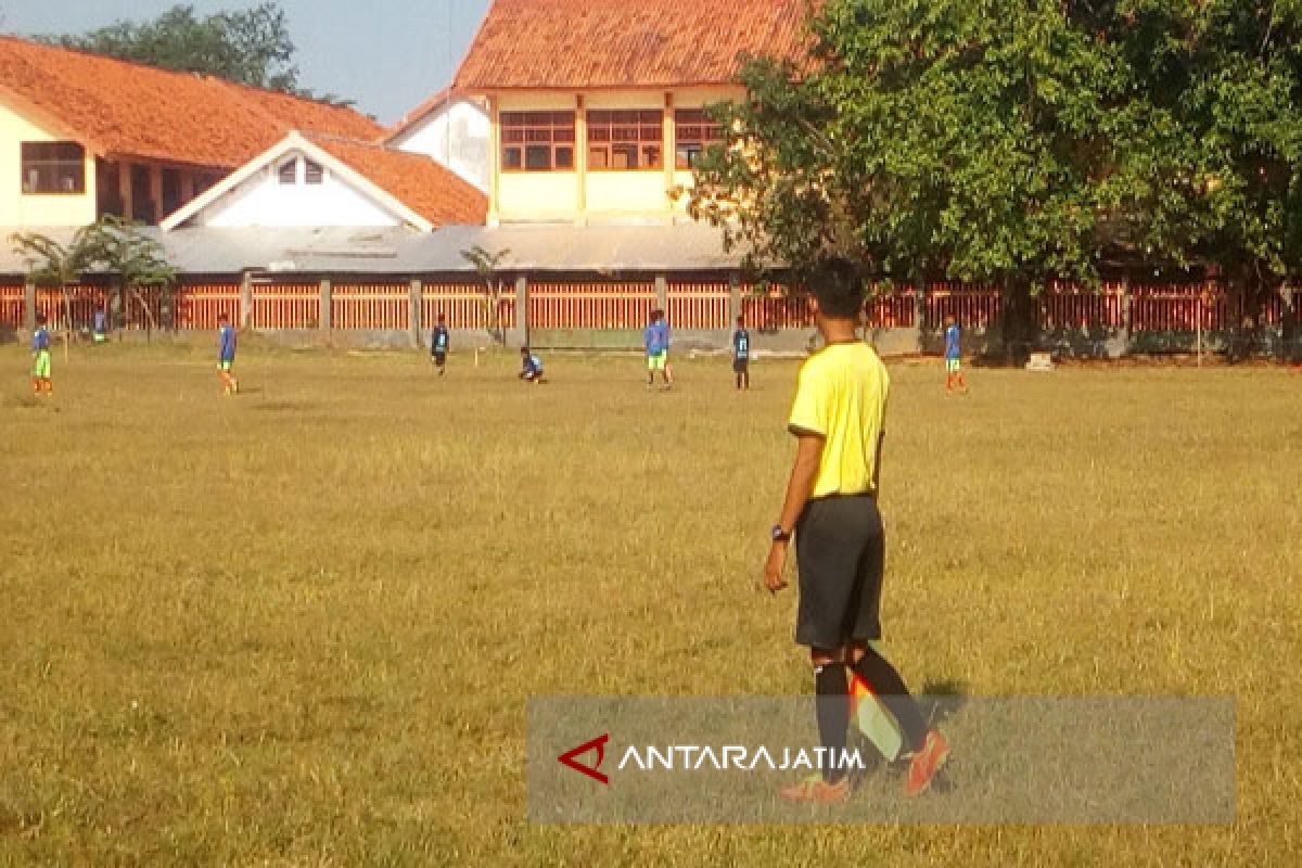 Dispora Bangkalan Bina Pesepak Bola Usia Dini