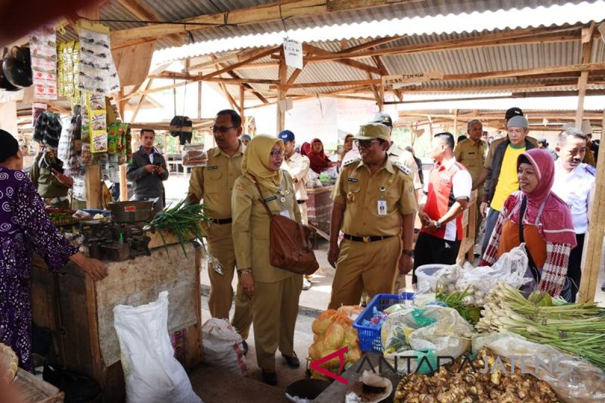 1.900 pedagang Pasar Induk Kedungwuni dipindah ke pasar darurat