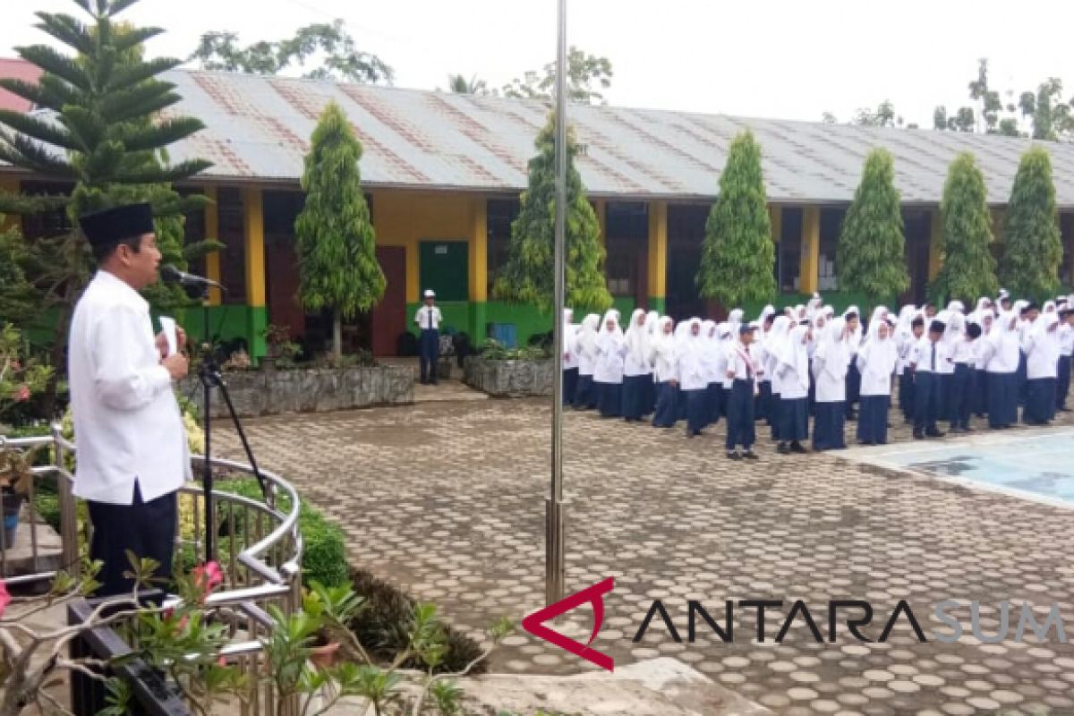 Bupati Sijunjung sebarkan pejabat jadi inspektur upacara di 23 SMP