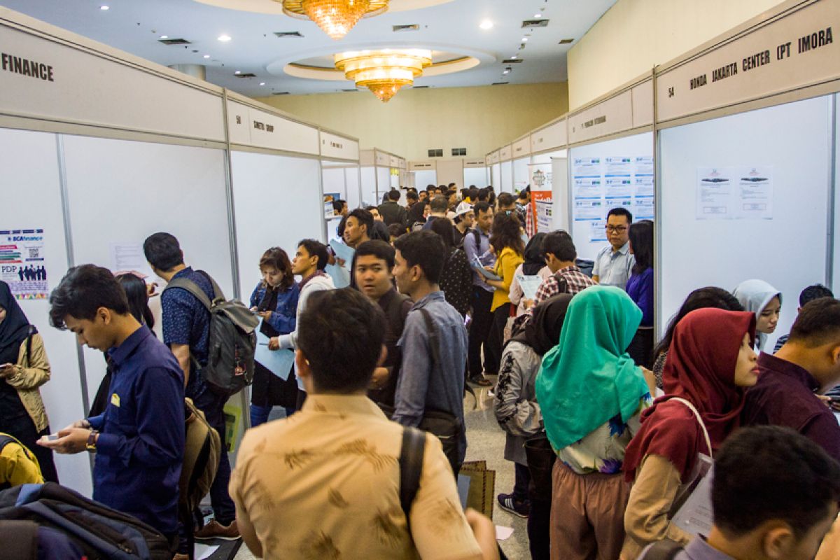 Hari ini, bursa kerja dan taman bermain anak di Jakarta