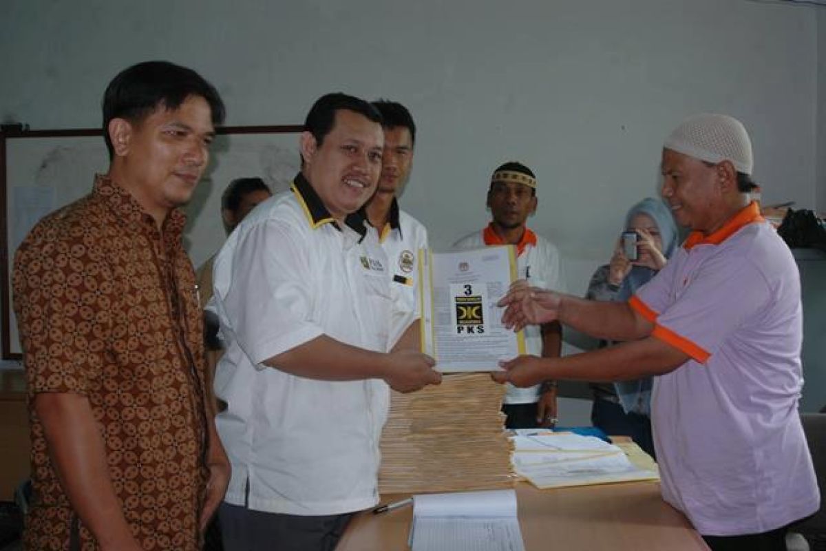 KPU Serahkan Verivikasi Calon Legislatif Ke Partai