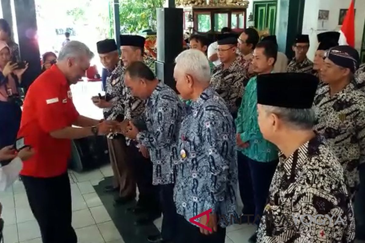 25 pendonor dapat cincin emas dari PMI (video)