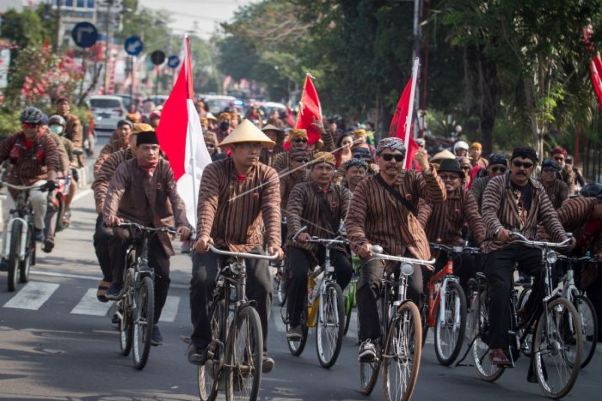 Daftar caleg naik sepeda onthel