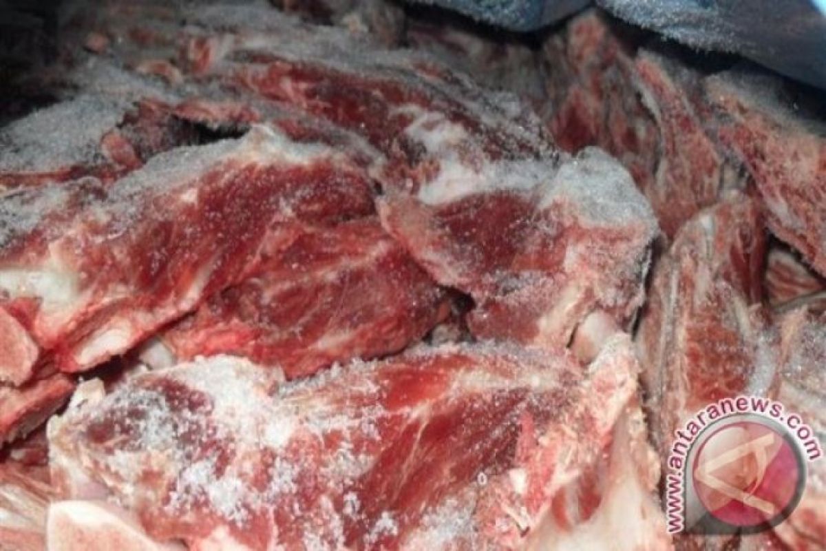 Permintaan daging beku meningkat 100 persen