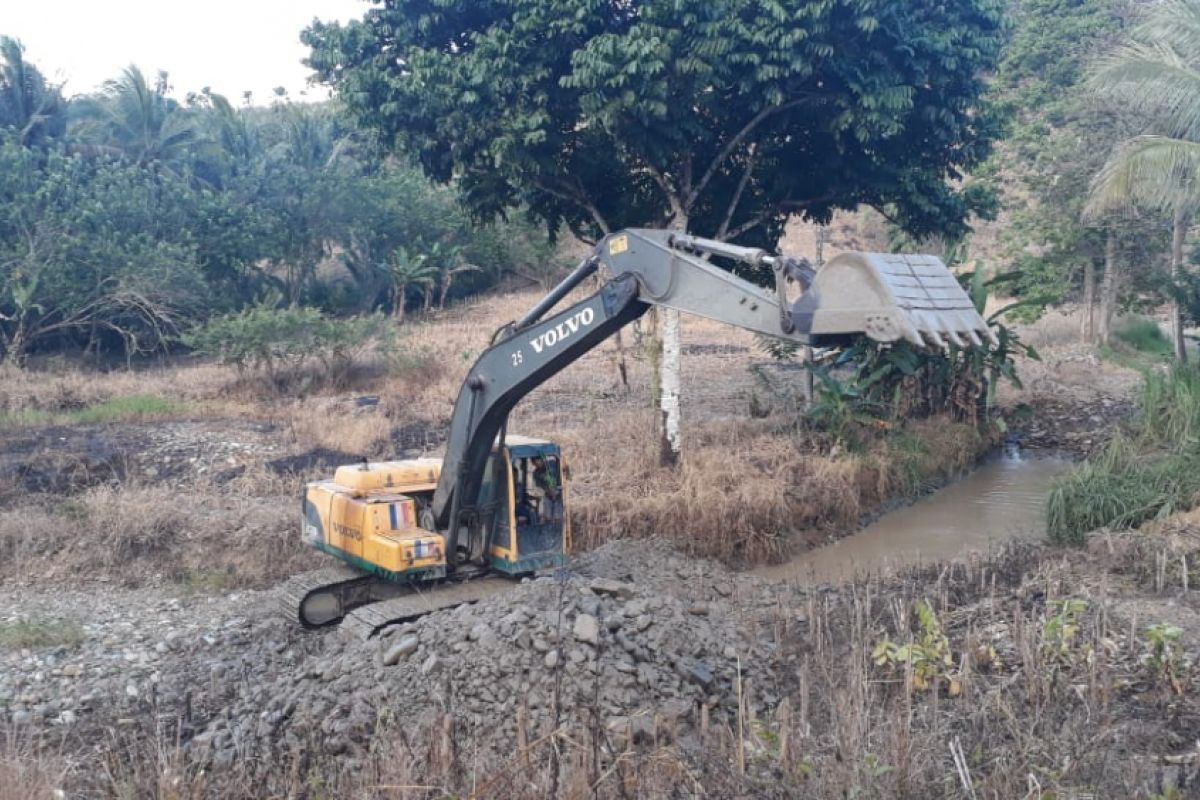 Satgas TMMD Kerahkan Alat Berat Rampungkan Renovasi Sekolah