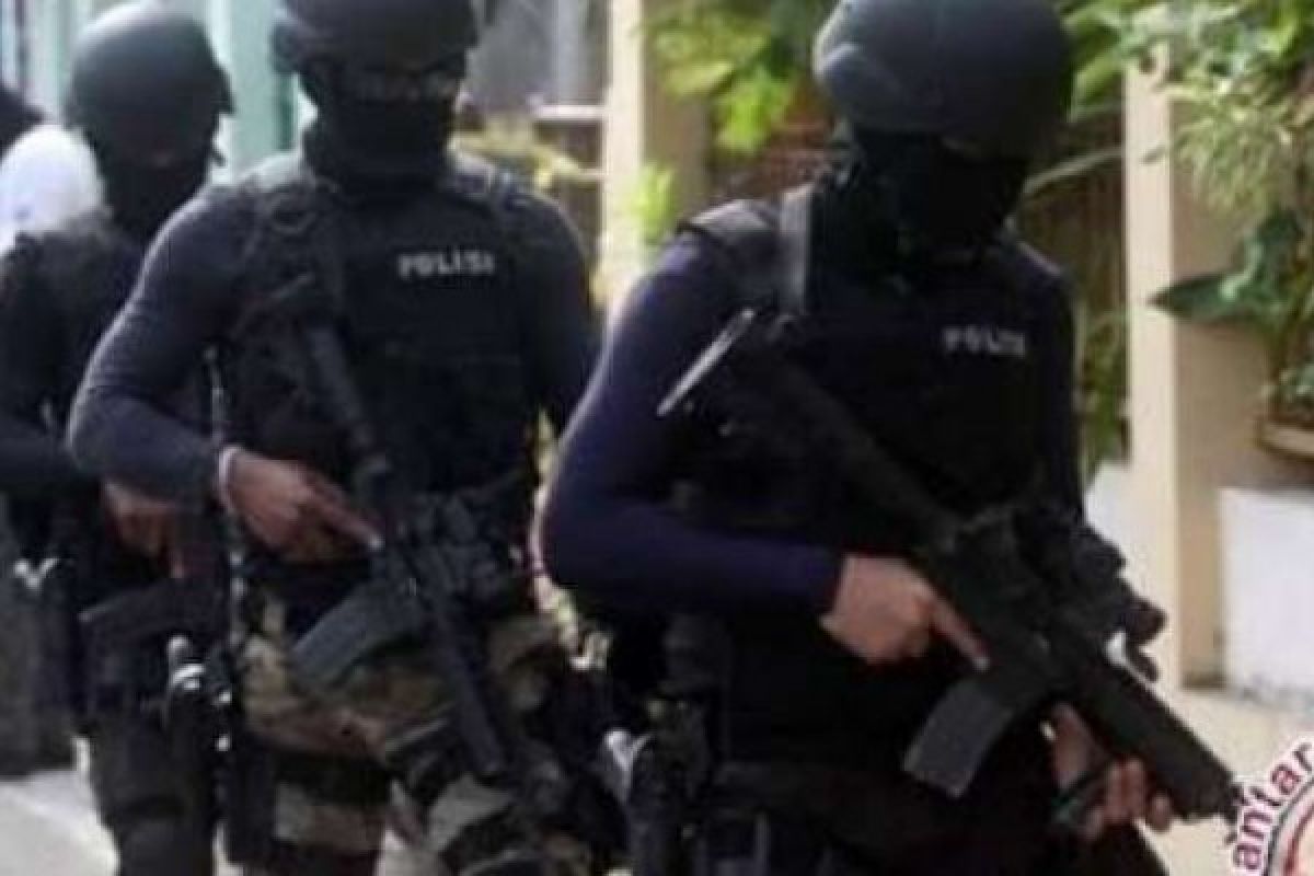 Densus tangkap tiga terduga teroris di Aceh