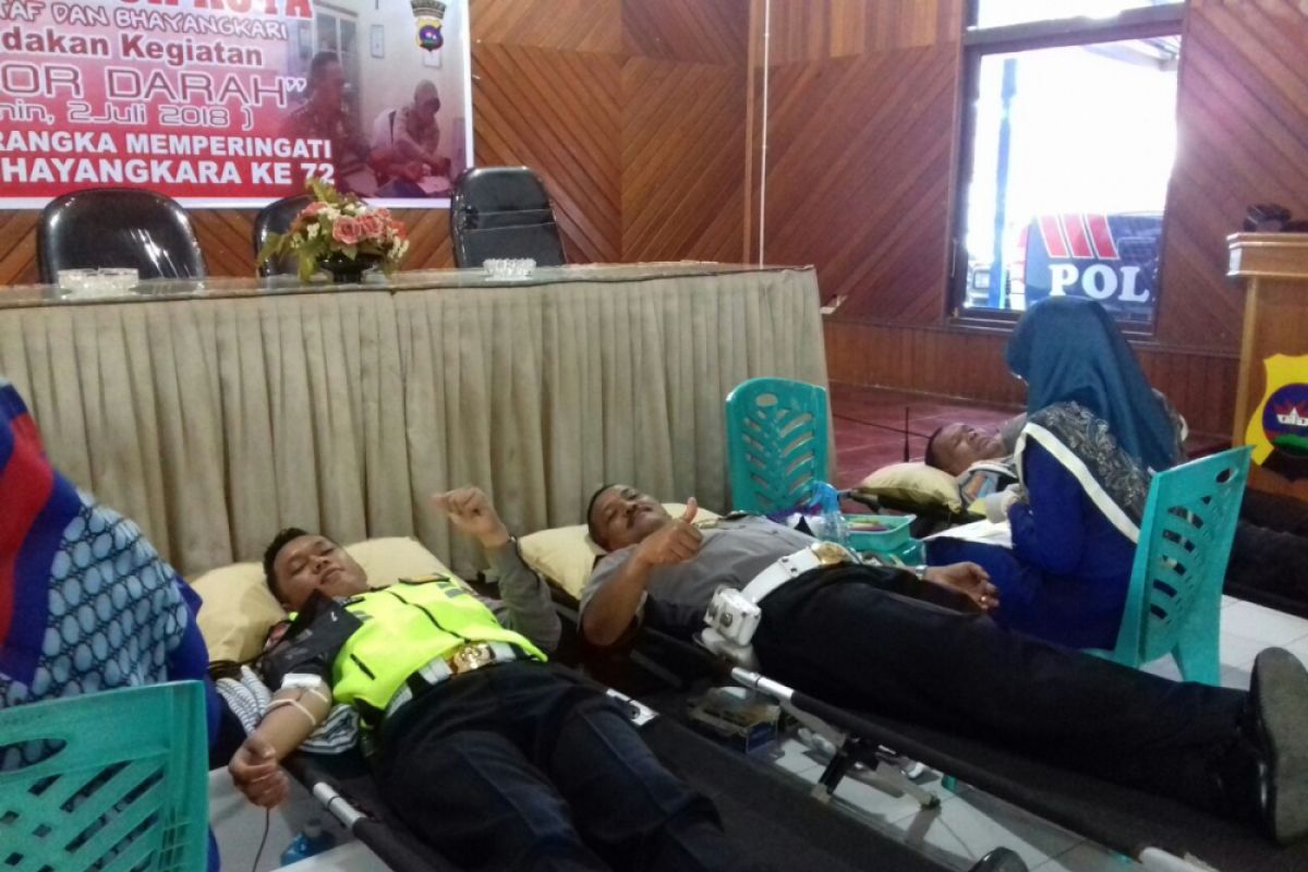 Peringati HUT Bhayangkara, Polres Solok gelar donor darah