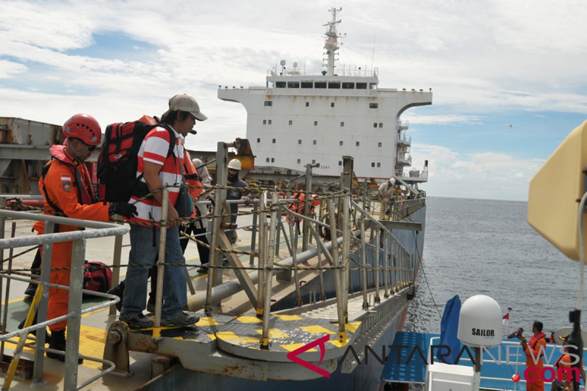 SAR evakuasi ABK kapal kargo berbendera Liberia