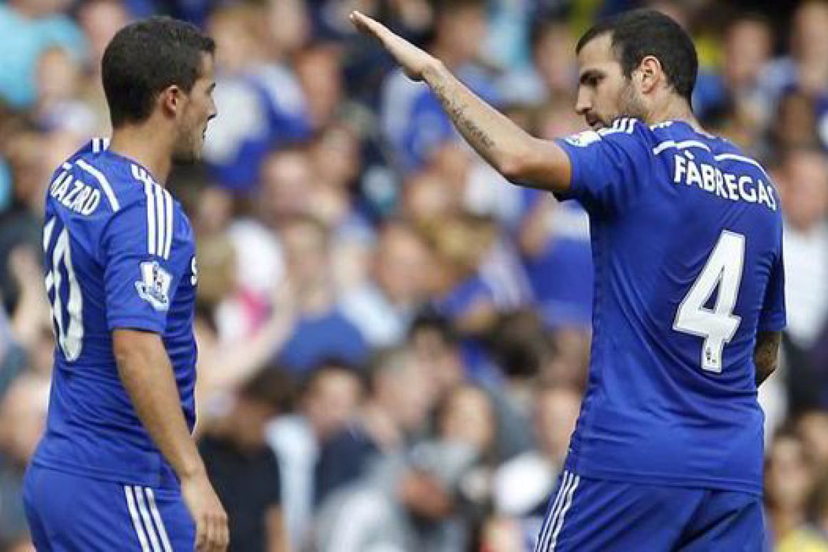 Fabregas Mohon Hazard Bertahan di Chelsea