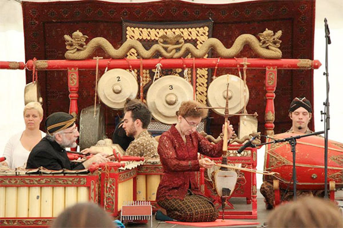 Gamelan mengalun di pinggir Danau Balaton Hongaria