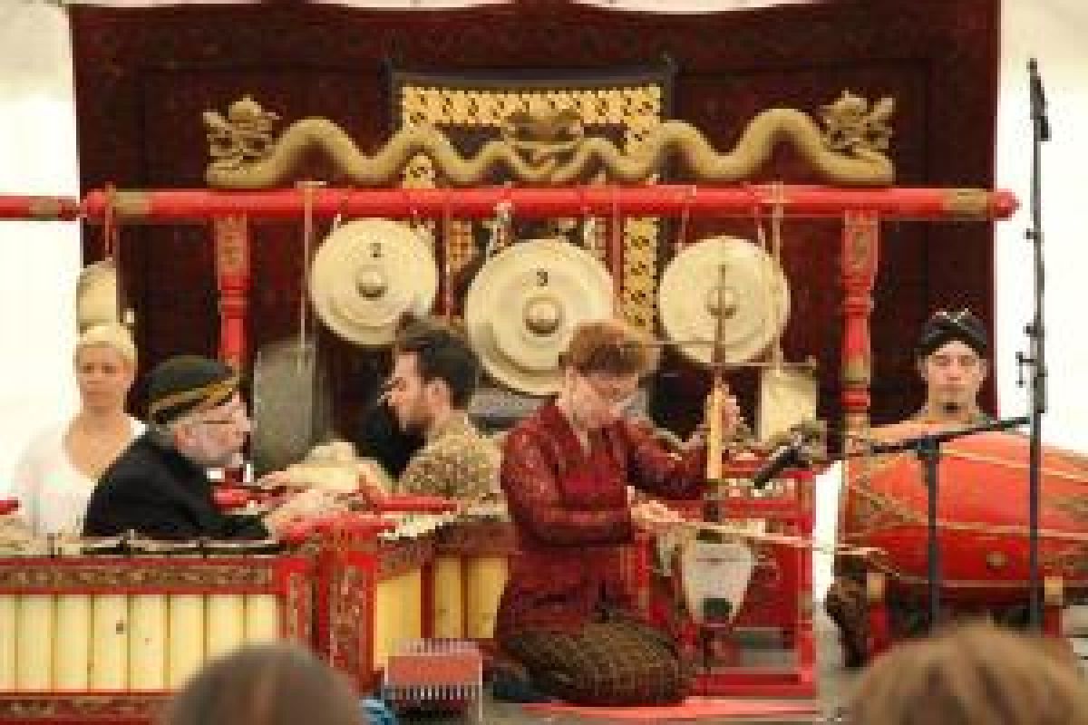 Gamelan Mengalun di Hungaria