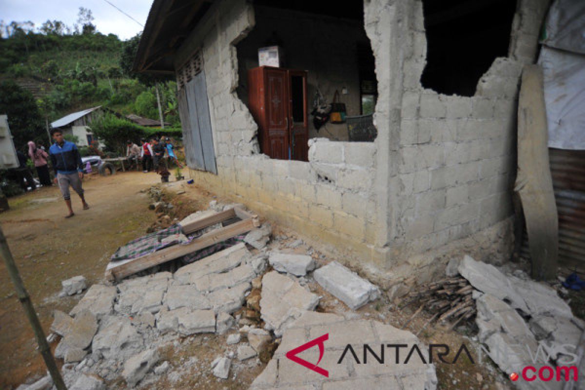 Satu korban gempa Sumbar tewas tertimpa bangunan