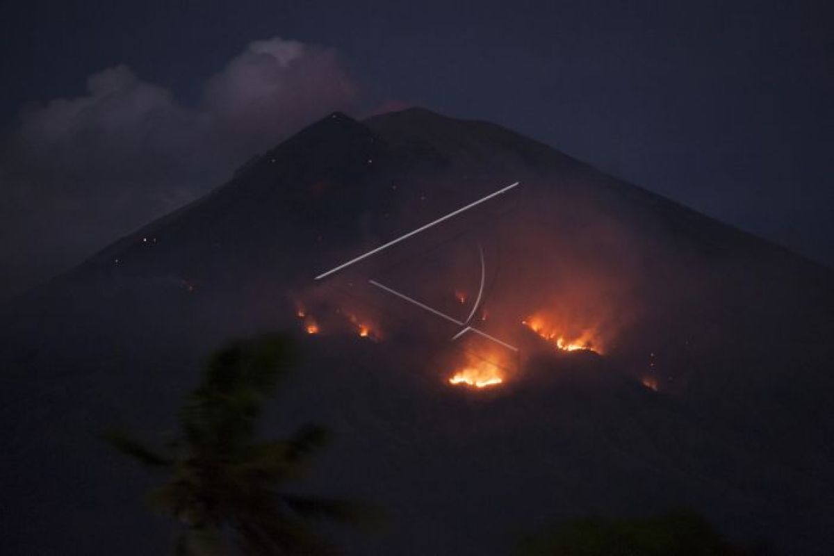 Letusan Gunung Agung akibatkan kebakaran hutan