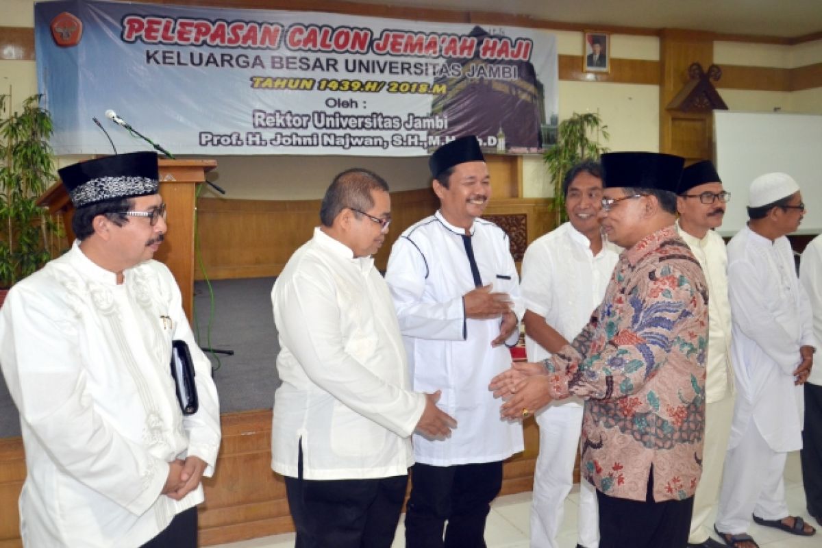 Rektor lepas calon haji keluarga besar Unja