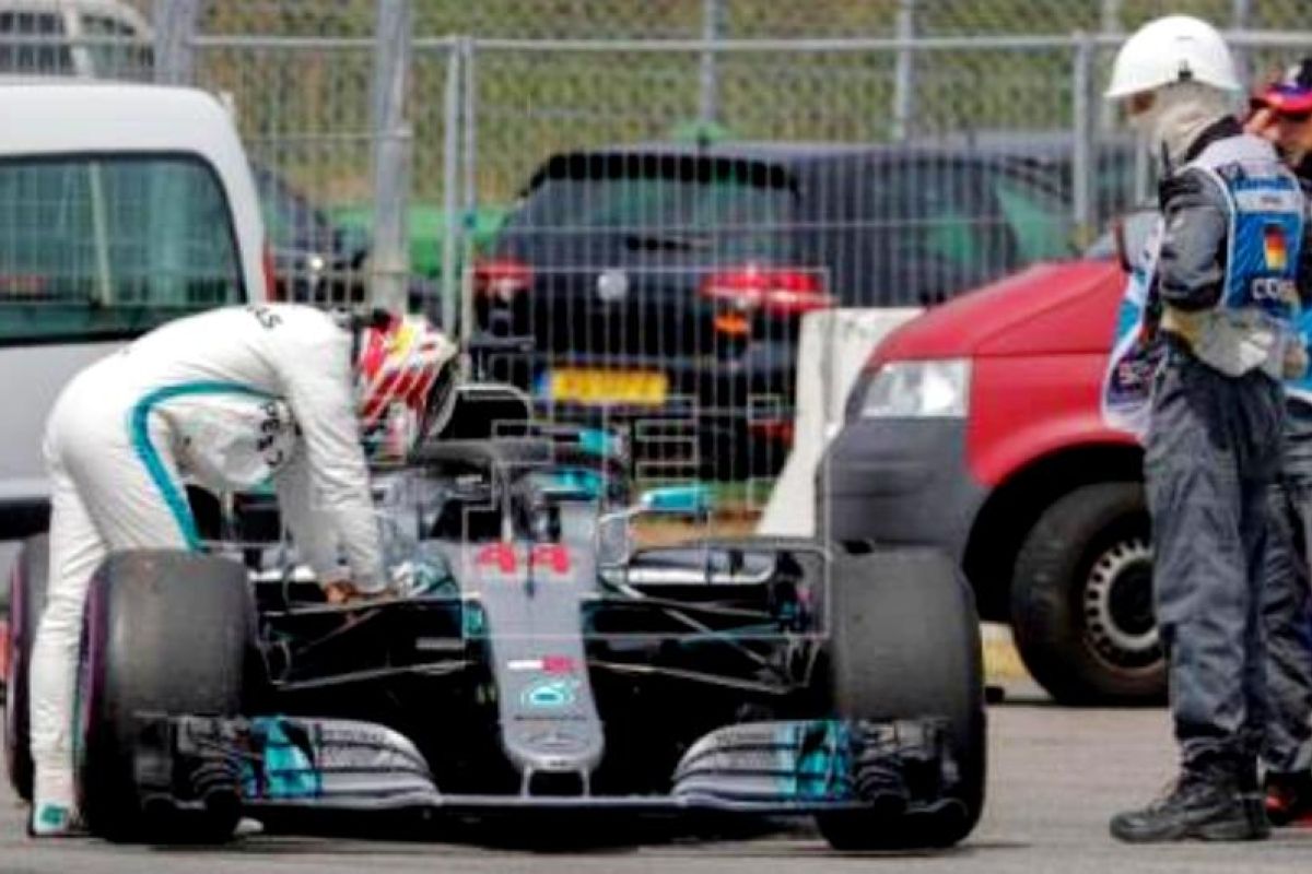 Mobil Hamilton keluar dari kualifikasi GP Jerman