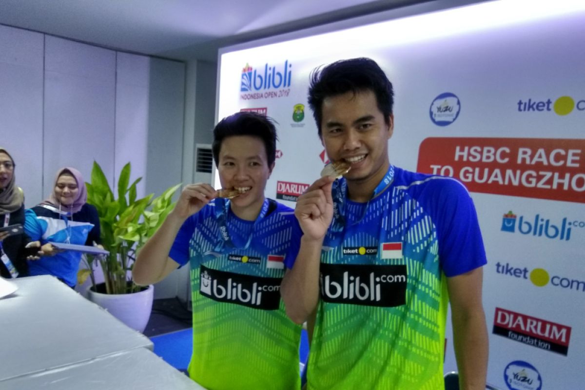 badminton - indonesia, japan dominates indonesia open