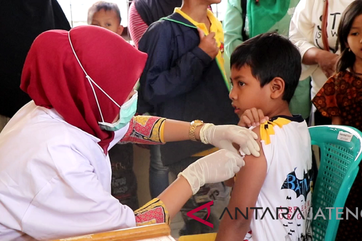 Satu meninggal, ratusan anak di Temanggung diimunisasi difteri