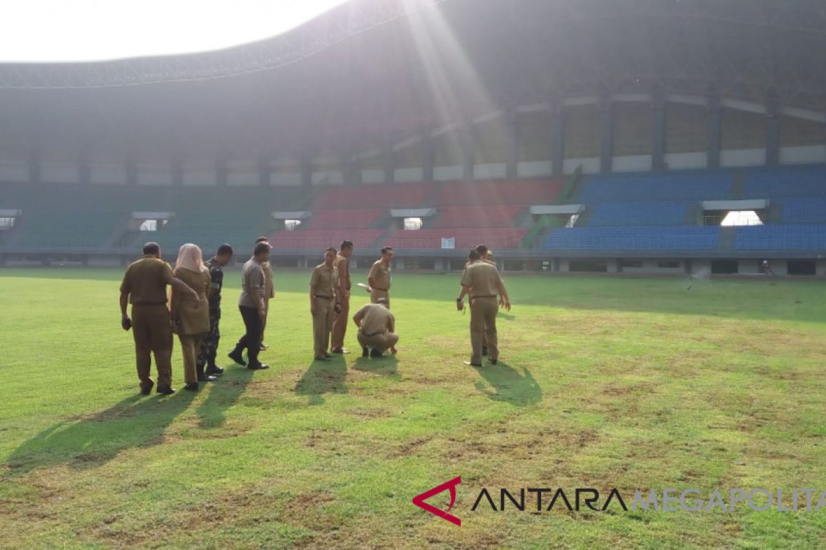 Rumput Stadion Patriot Bekasi kering akibat pestisida