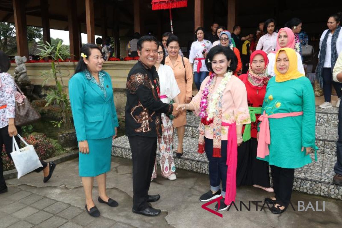 Wabup Bangli terima kunjungan Istri Panglima TNI