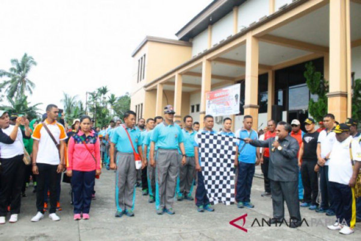 Pemkab Mimika selenggarakan jalan santai sambut HUT RI