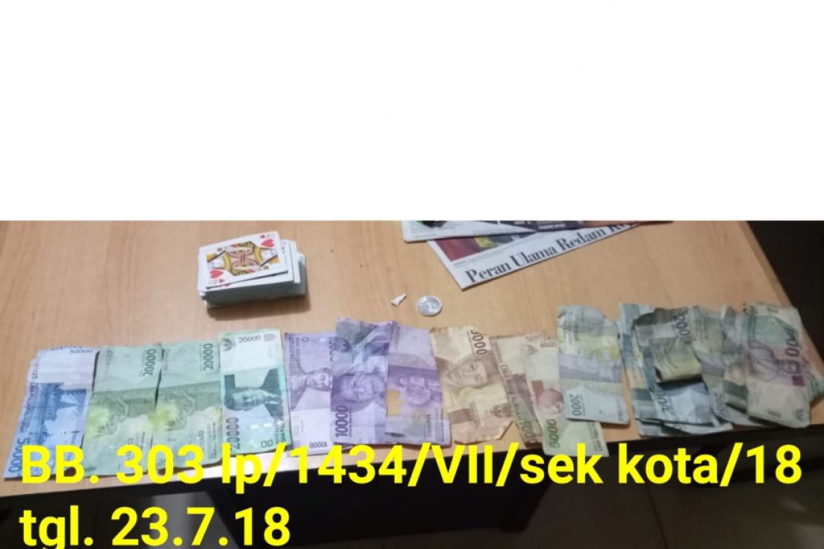 Empat penjudi remi box ditangkap