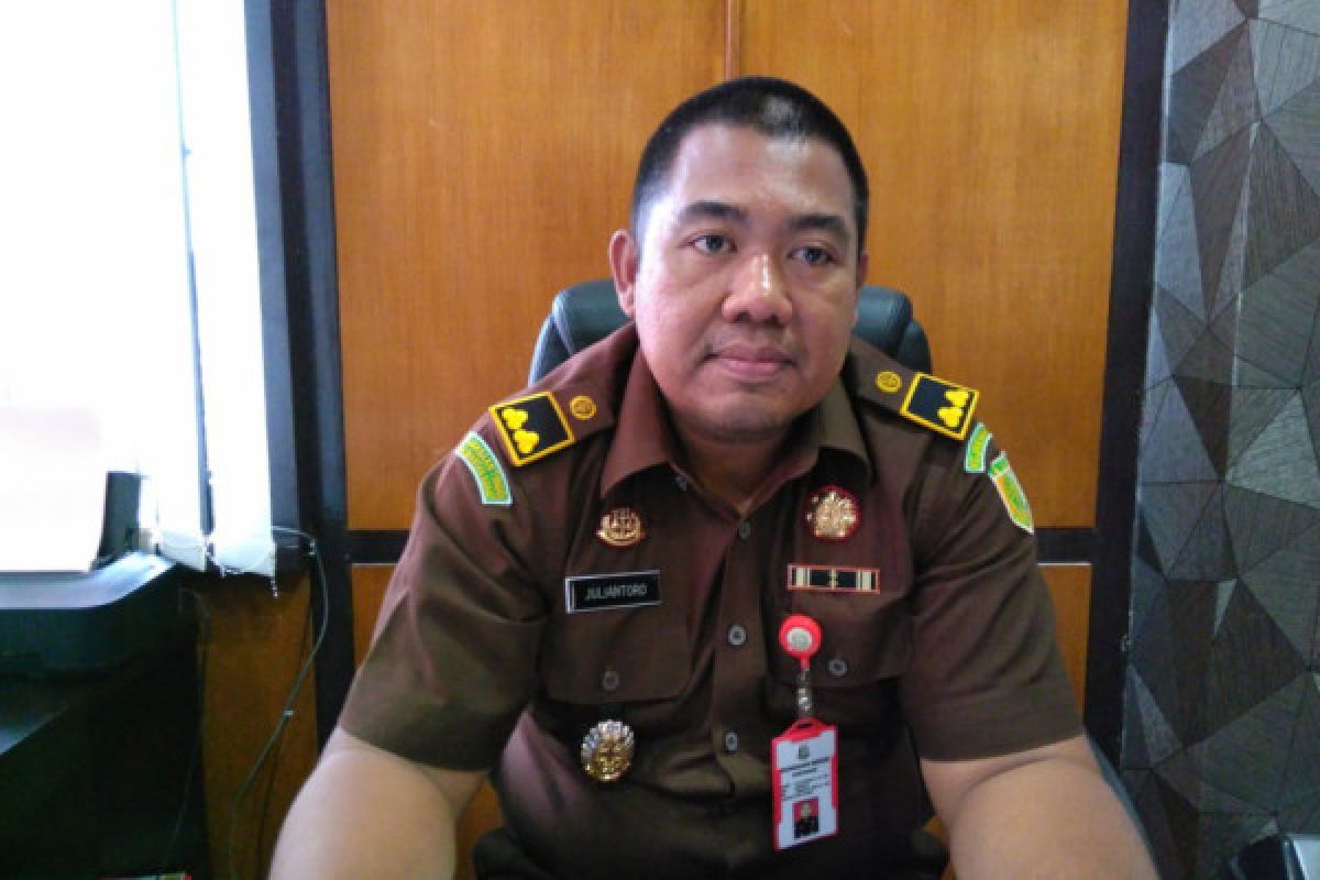 Kejari Pontianak menangani empat kasus dugaan korupsi