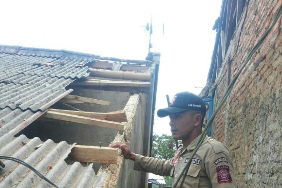 Dua rumah rusak akibat gempa di Sukabumi