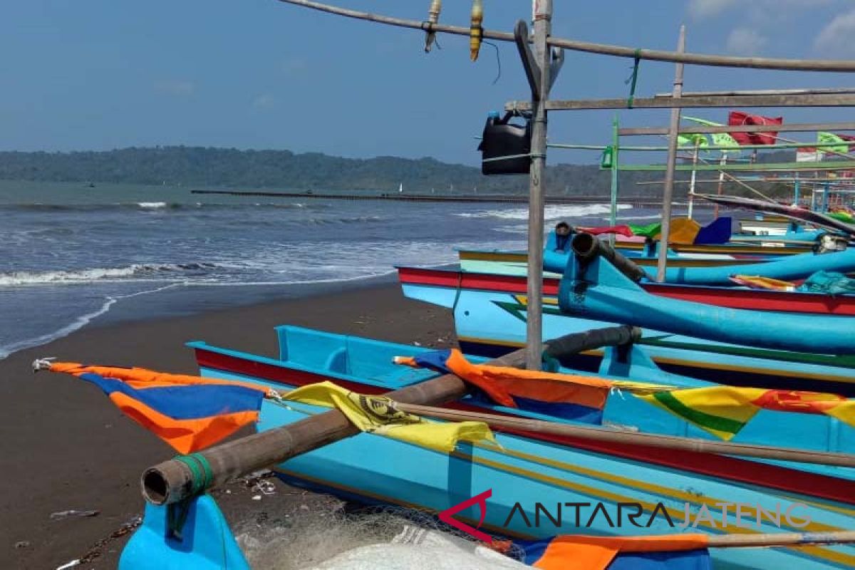 Gelombang tinggi, nelayan diminta tidak melaut