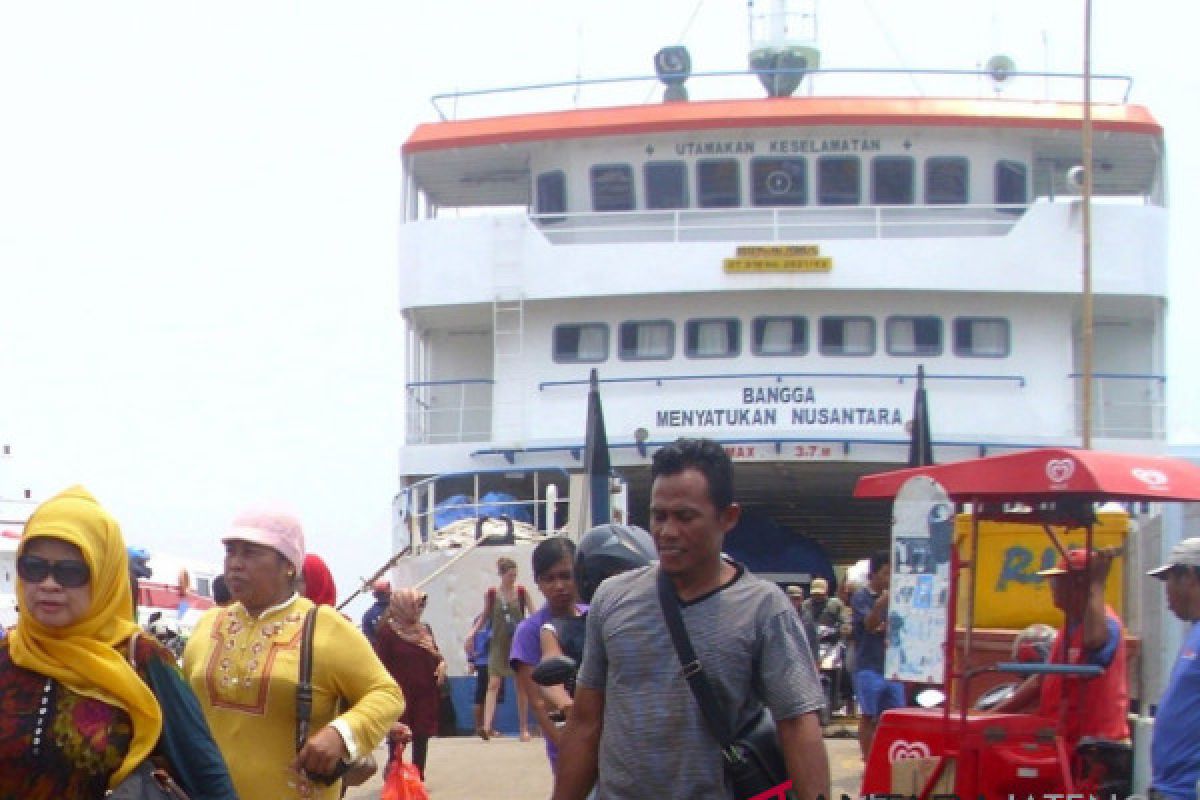 Penyeberangan Jepara-Karimunjawa lancar