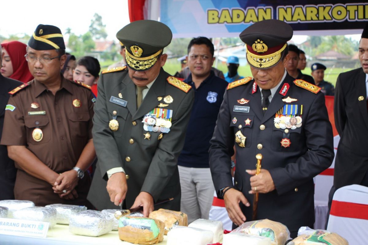 Polda-BNN Kalbar musnahkan sabu-sabu dan ribuan ekstasi