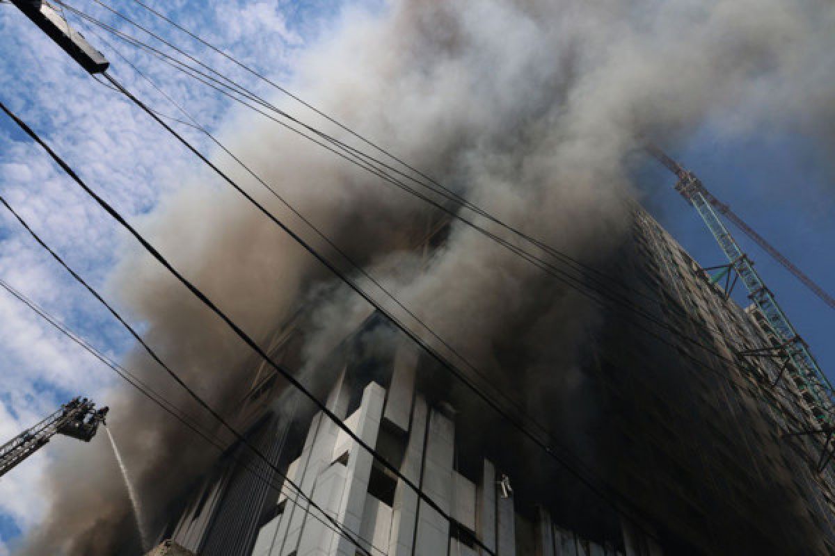 Gudang elekronik di Medan terbakar