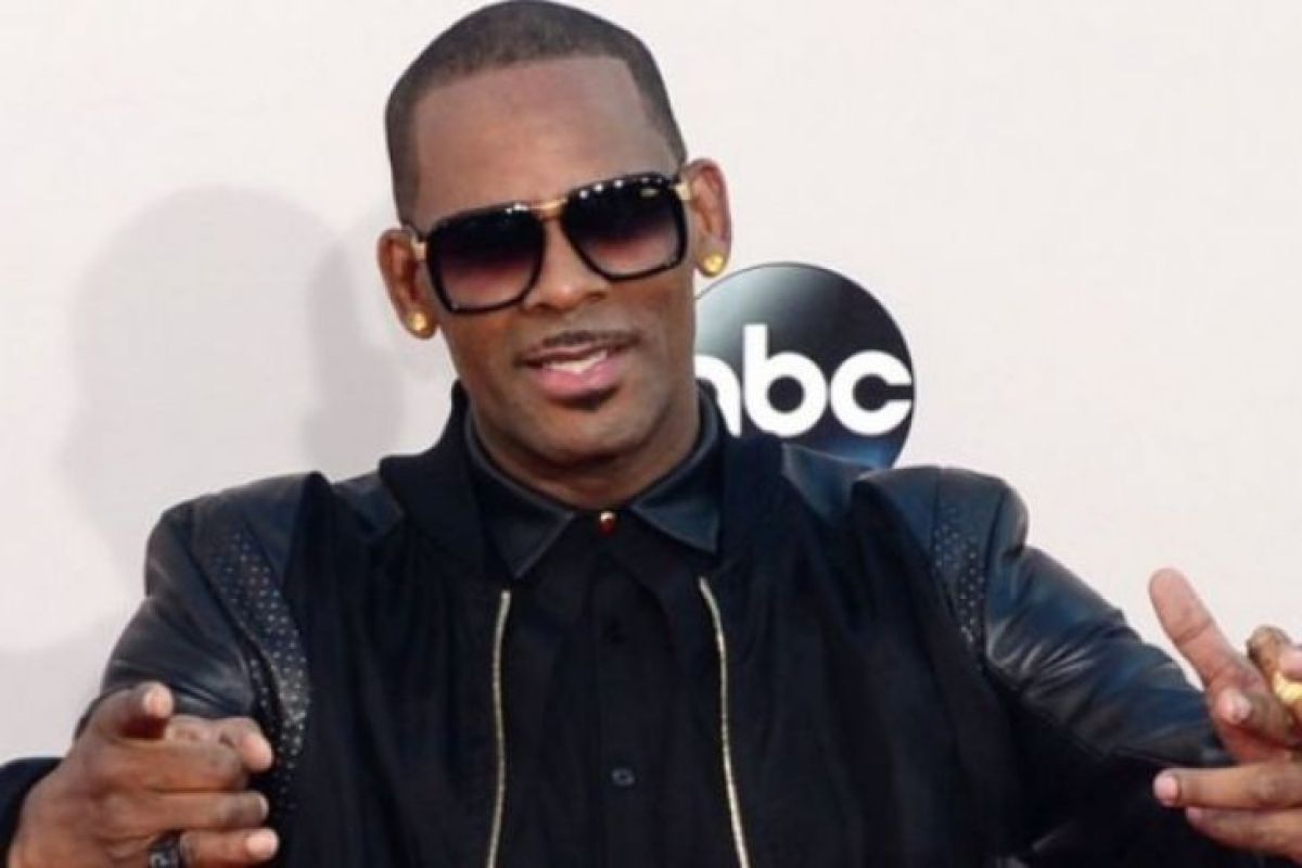 R. Kelly bantah tuduhan lewat lagu berjudul "I Admit"