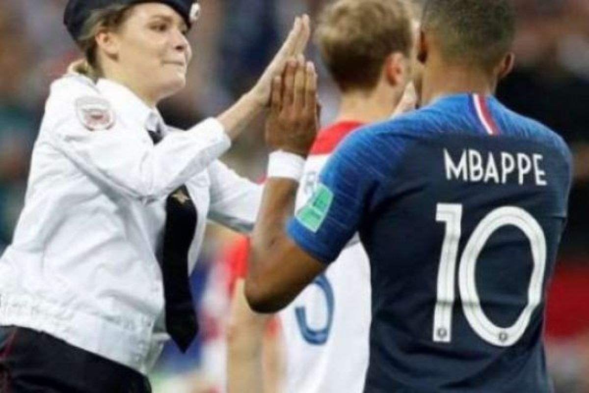 Kenalan dengan Pussy Riot, 4 Perempuan yang Menetobis saat Final Piala Dunia