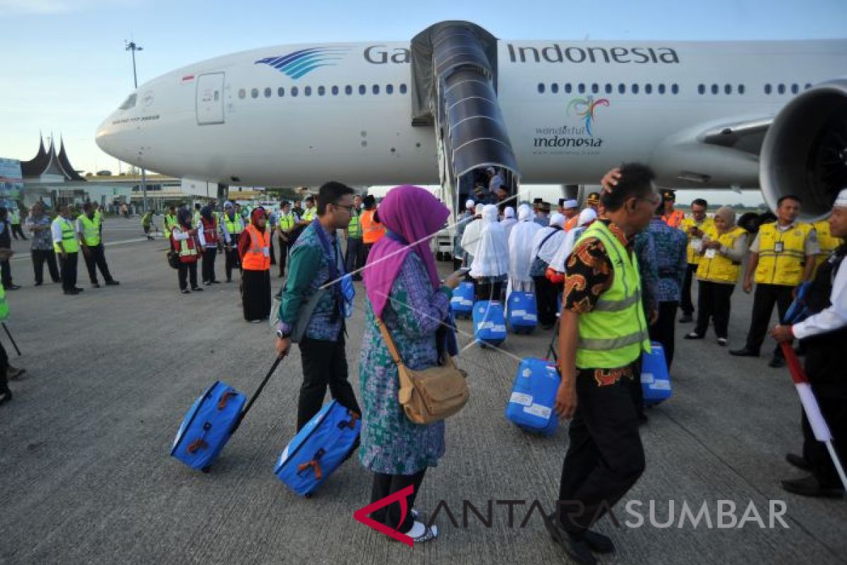3.297 calhaj asal Embarkasi Padang telah berangkat ke Tanah Suci