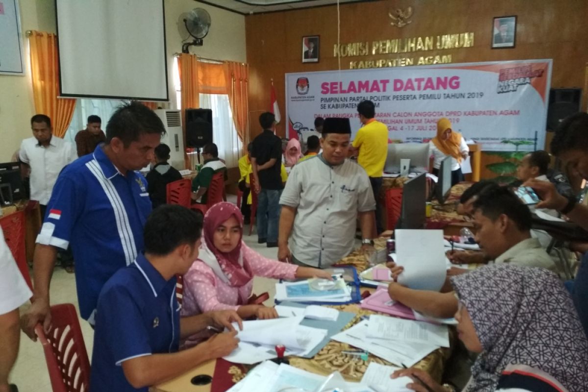 Hingga Selasa sore baru tujuh parpol di Agam yang mendaftarkan caleg