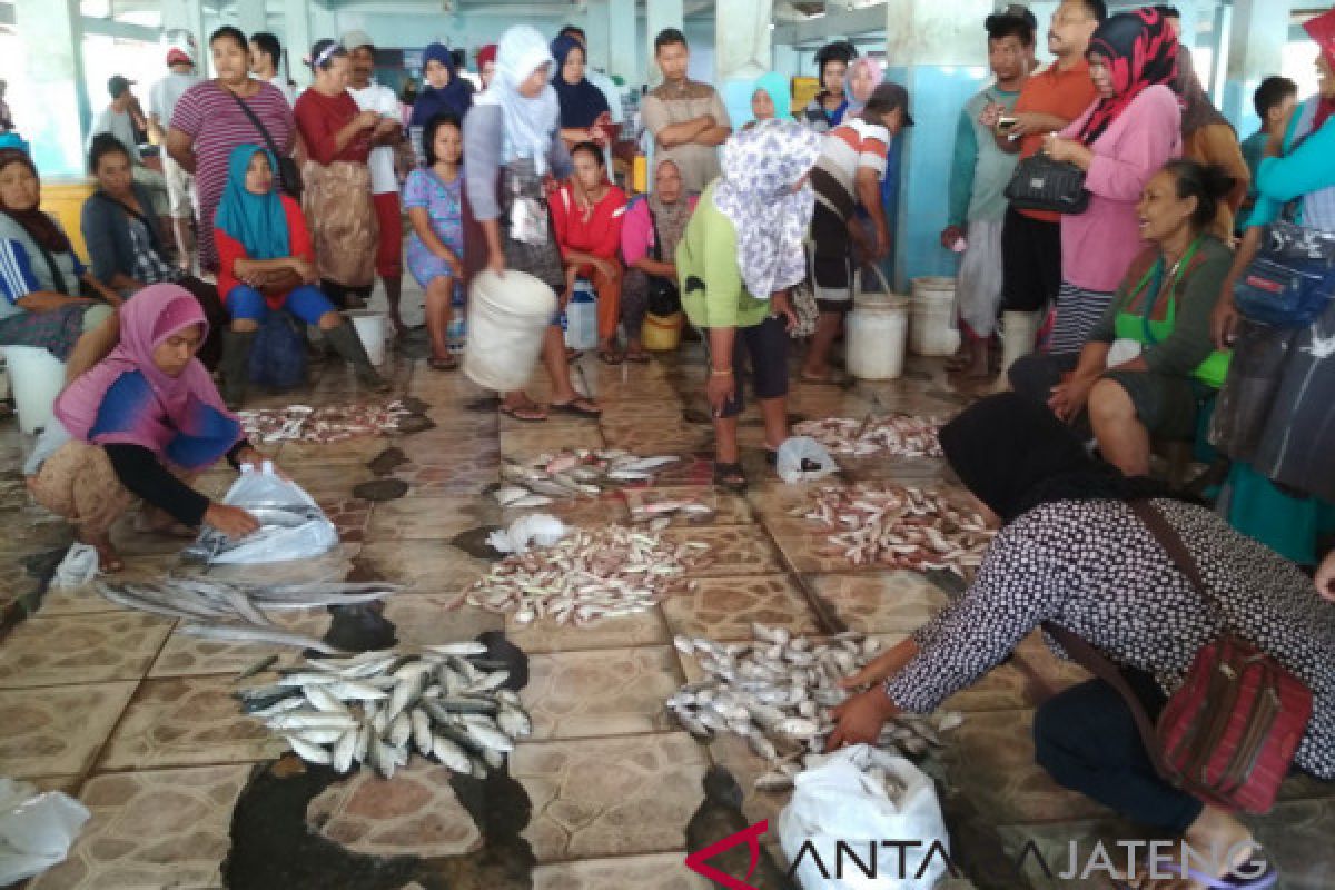 Cucaca Buruk, Lelang di TPI Jepara Sepi