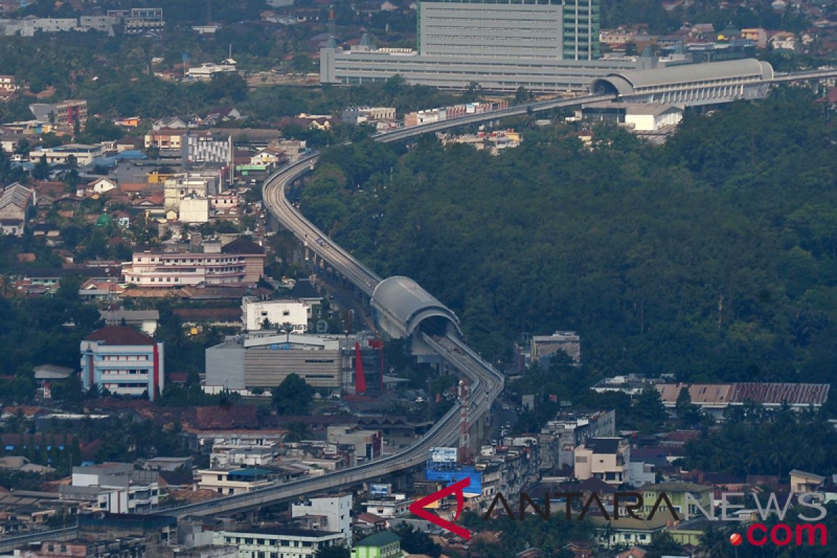 Warga Palembang jadikan LRT sarana hiburan keluarga