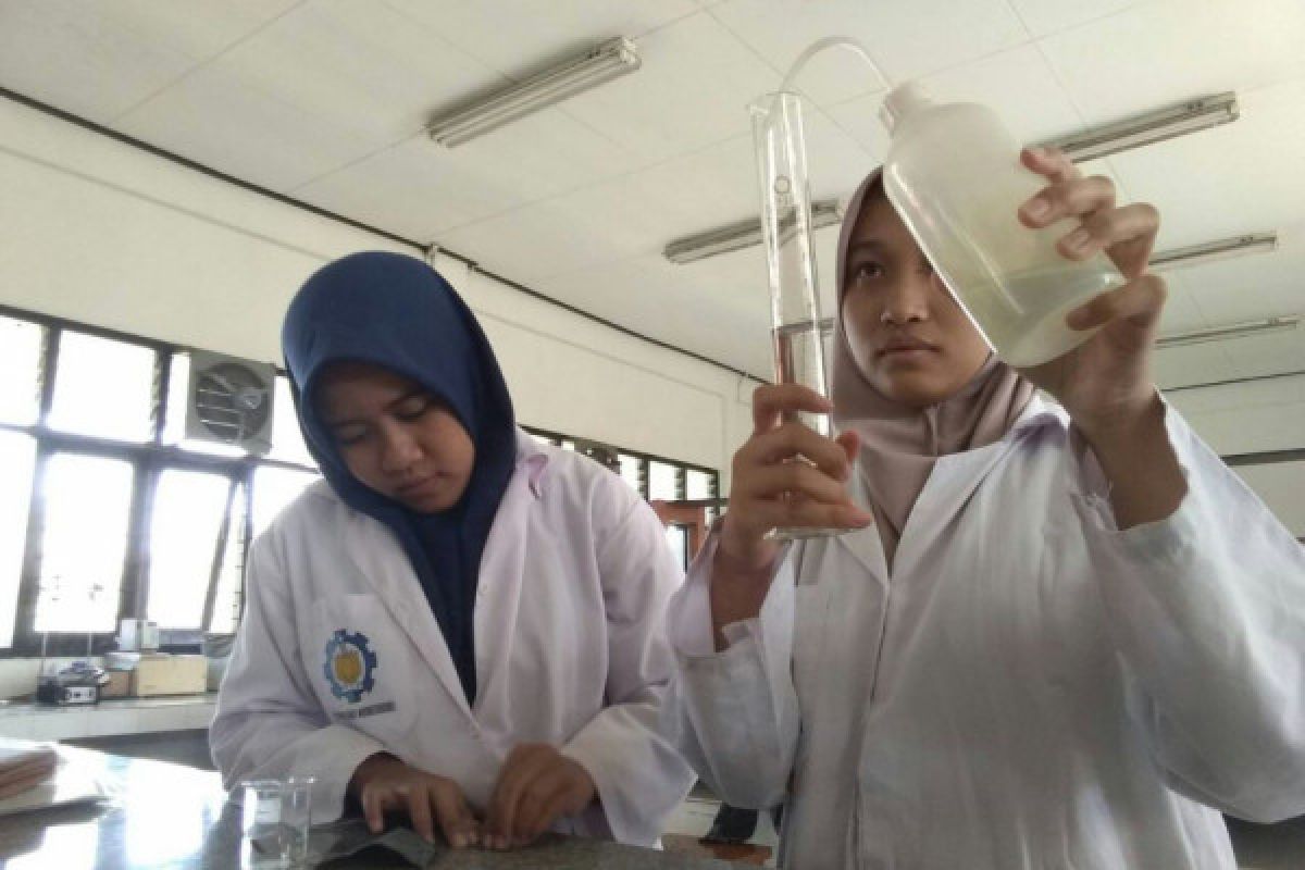 Mahasiswa ITS ciptakan baterai gel dari tomat